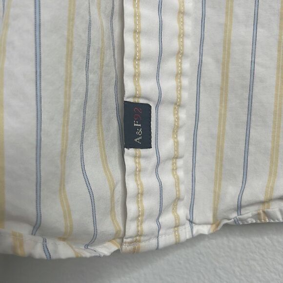 Abercrombie & Fitch cotton long sleeve button down muscle shirt.  Size Medium. - Picture 5 of 5